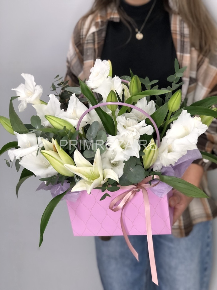 Композиция с лилиями и гладиолусами  Flowers delivery Vladivostok