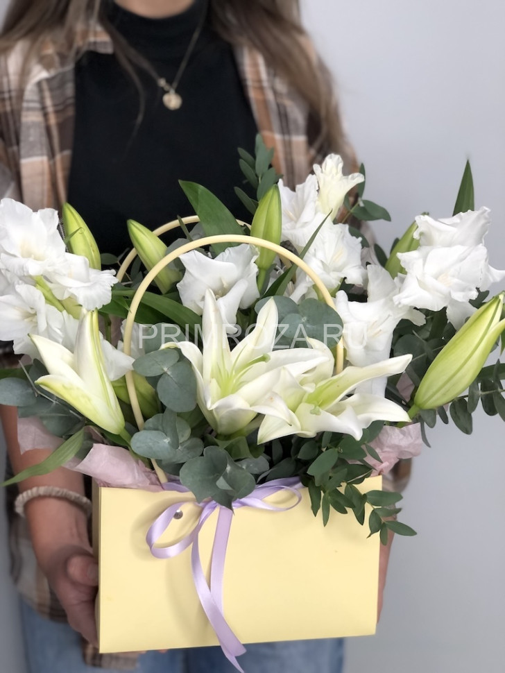 Композиция с лилиями и гладиолусами  Flowers delivery Vladivostok