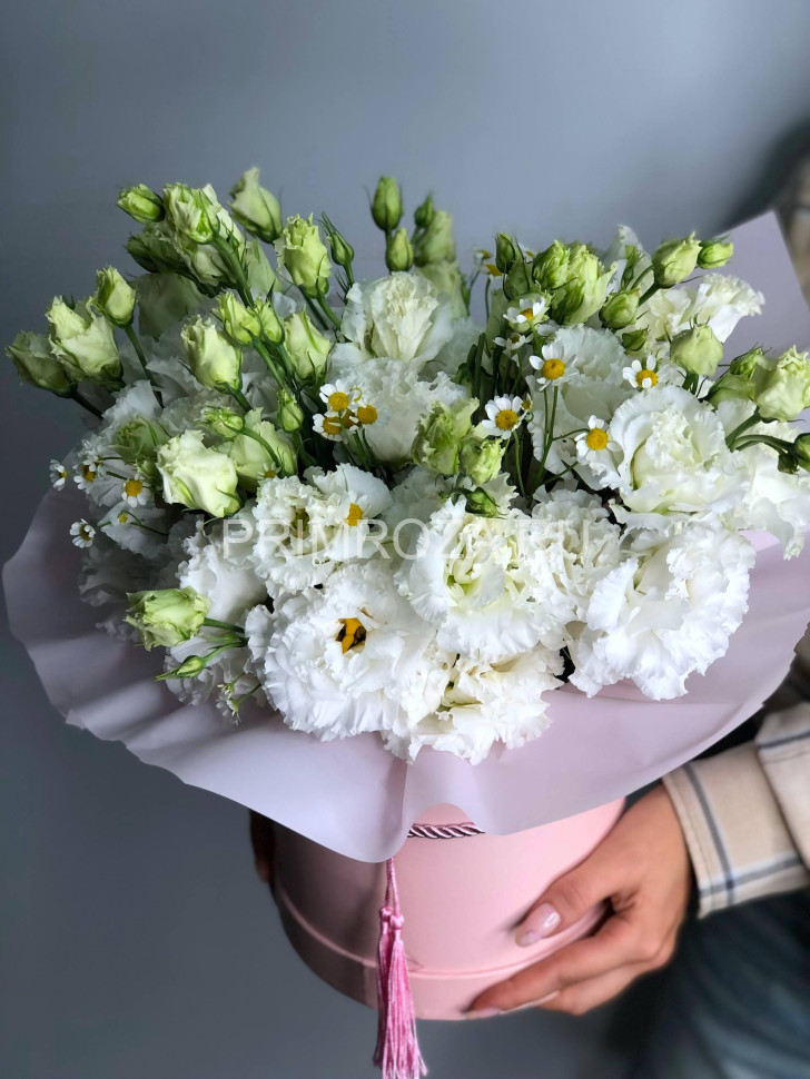 Сборный букет из эустом в декоративной коробке #R6772 Flowers delivery Vladivostok