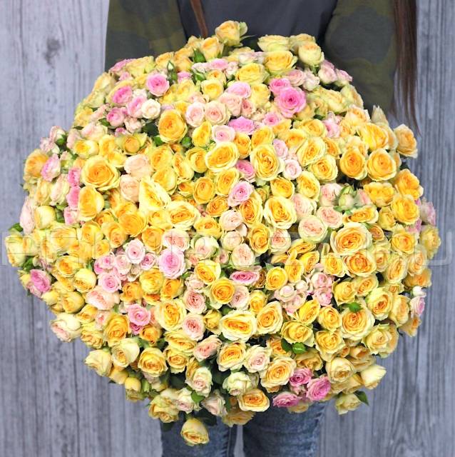 Bouquet of 101 spray roses #R9056