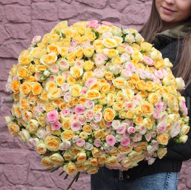 Bouquet of 101 spray roses #R9056