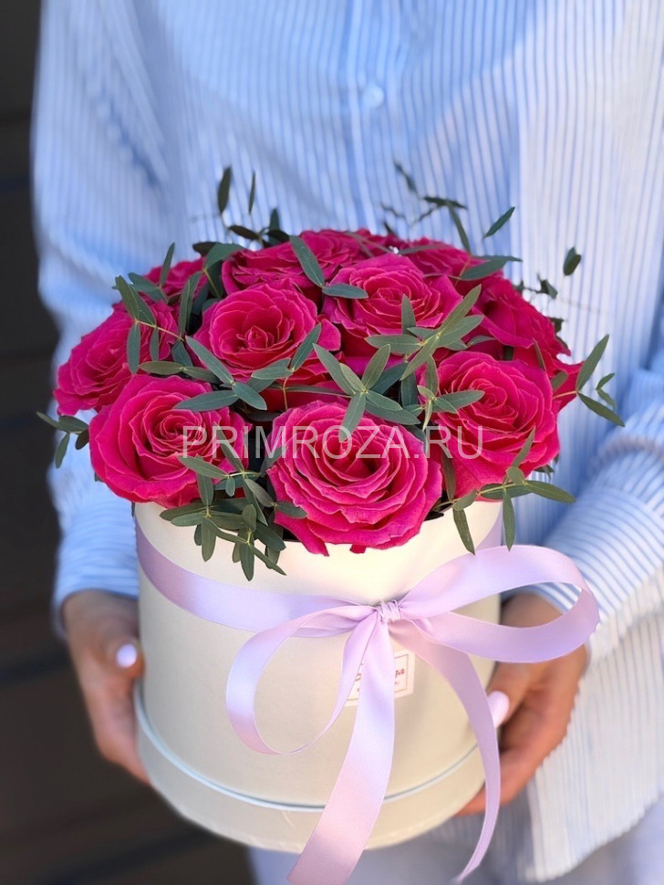 Букет малиновых роз в шляпной коробке  Flowers delivery Vladivostok