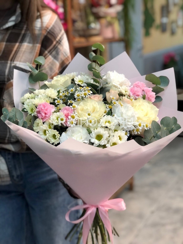 Букет из роз, диантусов и сантини #7401  Flowers delivery Vladivostok