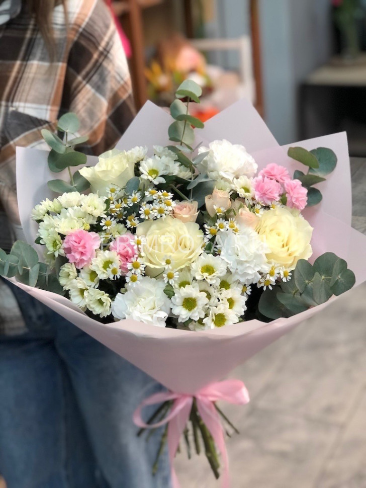 Букет из роз, диантусов и сантини #7401  Flowers delivery Vladivostok