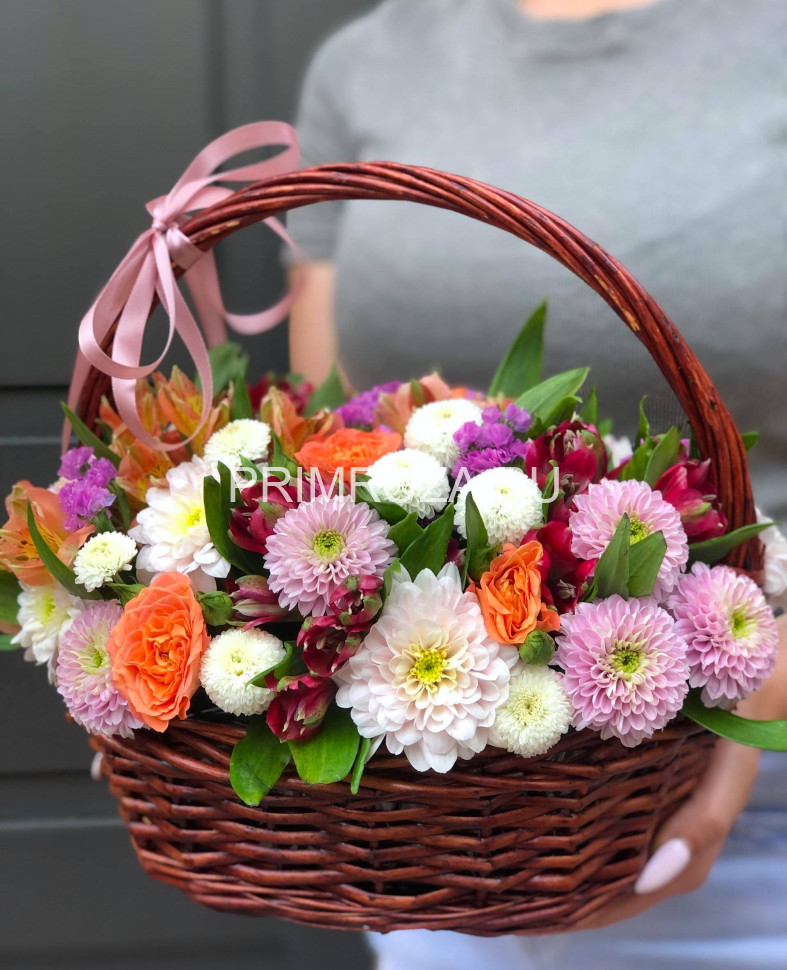 Mixed bouquet in a decorative basket #A2059 Flowers delivery Vladivostok