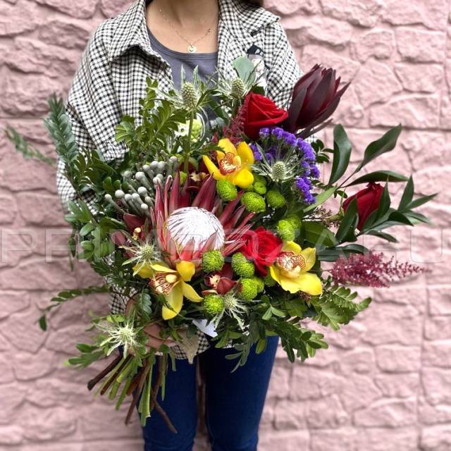 Men's bouquet with exotic protea 