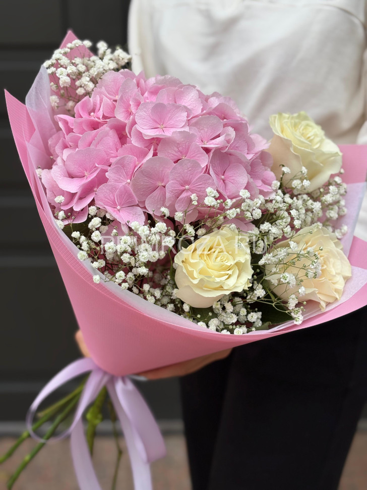 Букет с розовой горетензей #6777 Flowers delivery Vladivostok