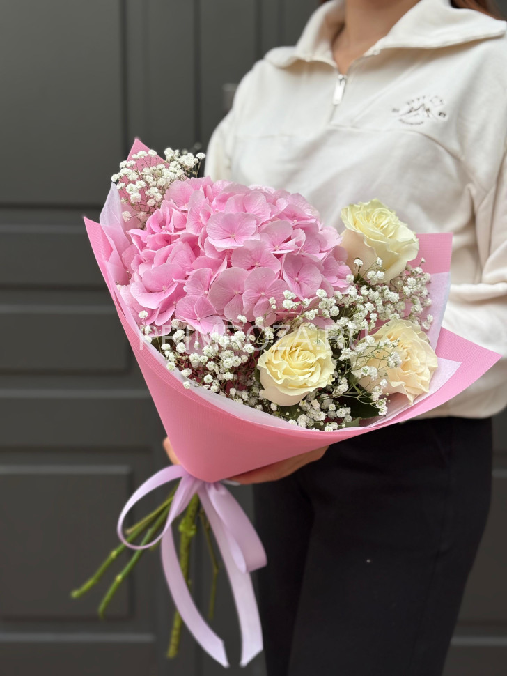 Букет с розовой горетензей #6777 Flowers delivery Vladivostok