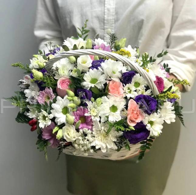 Prefabricated bouquet in a basket #A3022