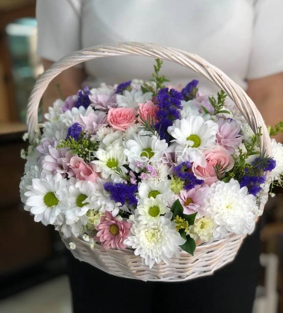 Prefabricated bouquet in a basket #A3022