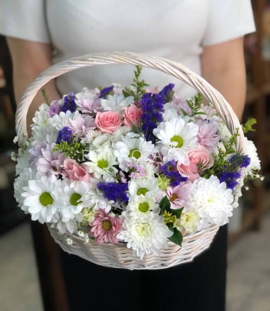 Prefabricated bouquet in a basket #A3022