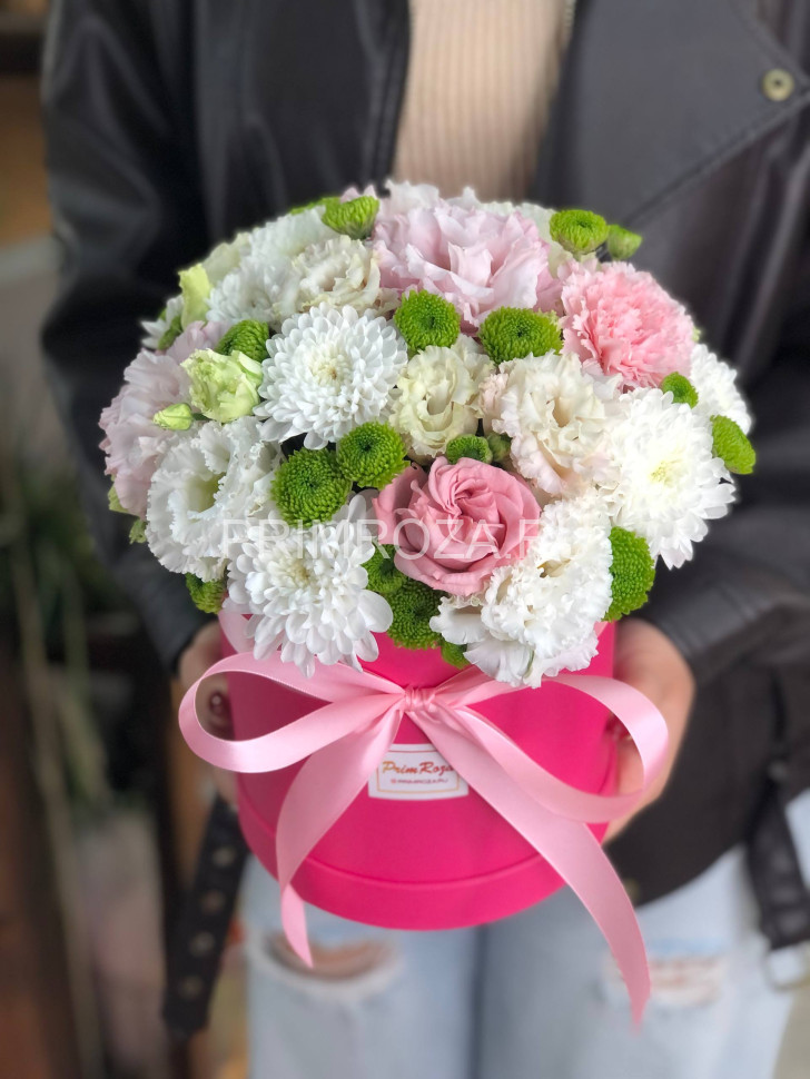Сборный букет в декоративной коробке #6778 Flowers delivery Vladivostok