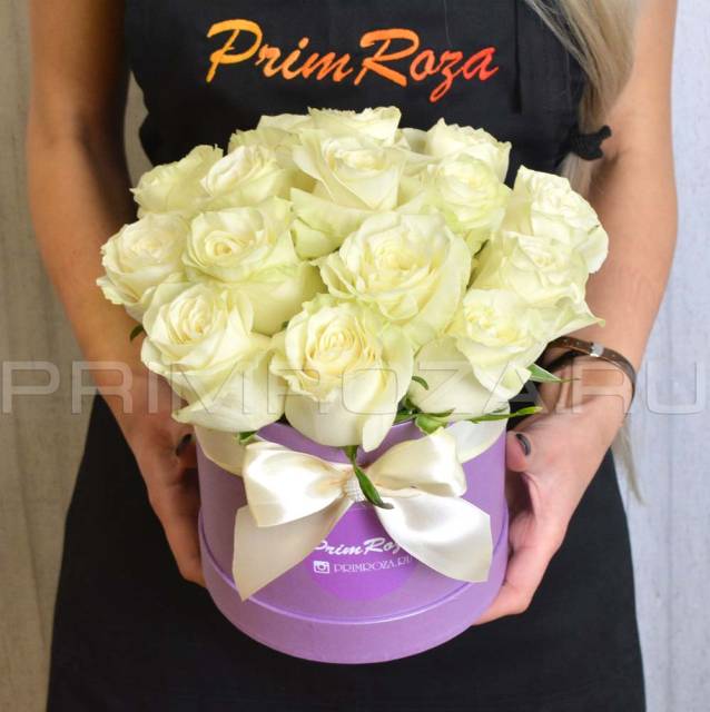 Bouquet of roses in a hat box #C1