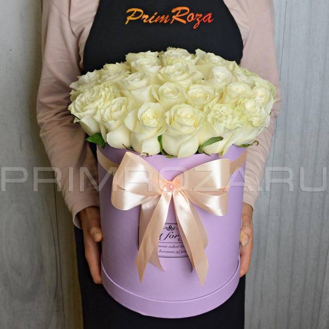 Bouquet of roses in a hat box #C1