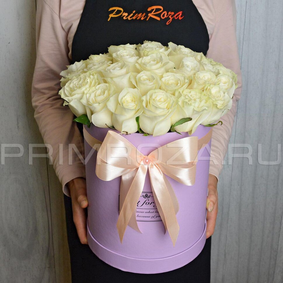 Bouquet of roses in a hat box #C1 Flowers delivery Vladivostok
