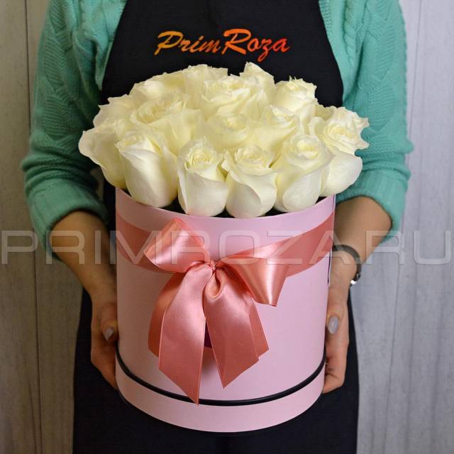 Bouquet of roses in a hat box #C1