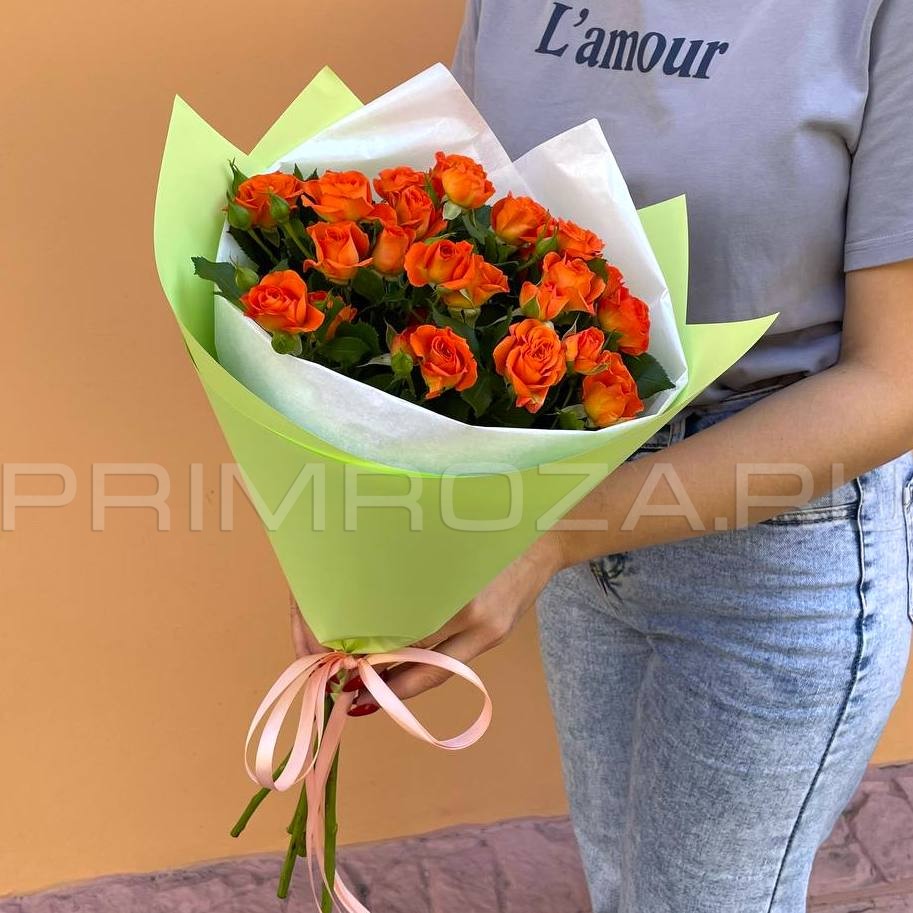 A compliment bouquet of 5 fiery bush roses Flowers delivery Vladivostok