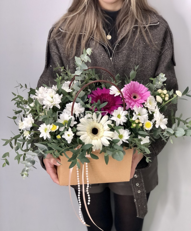 Композиция из гербер и хризантем  Flowers delivery Vladivostok
