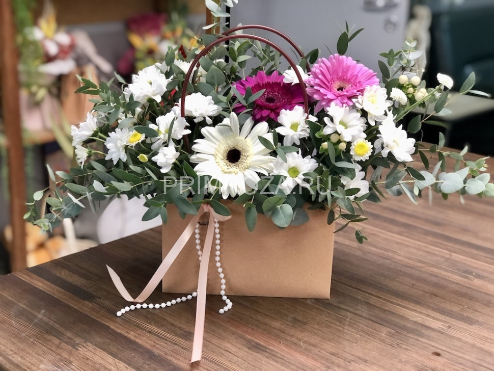 Композиция из гербер и хризантем  Flowers delivery Vladivostok