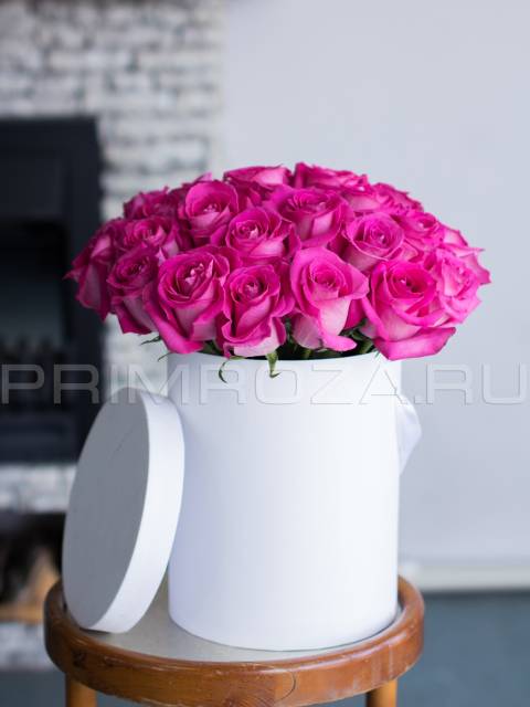  Bouquet of roses in a hat box #C4
