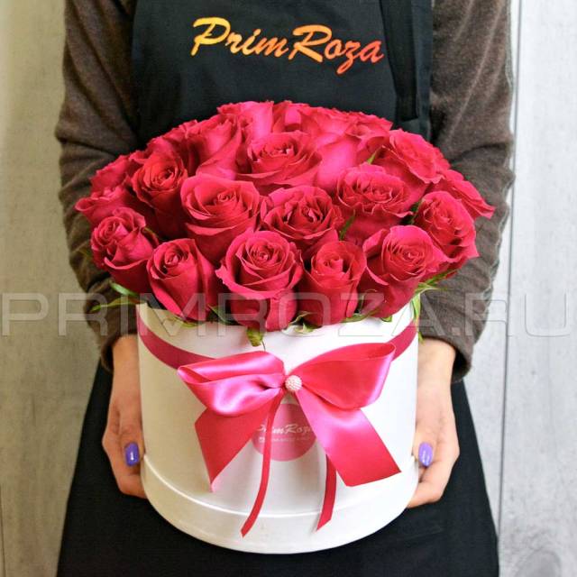  Bouquet of roses in a hat box #C4