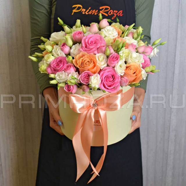 Mixed bouquet in a decorative box #R6027