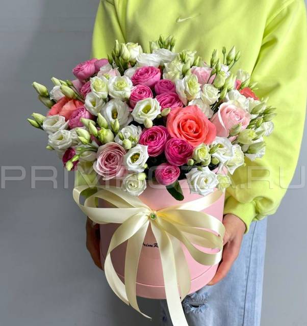 Mixed bouquet in a decorative box #R6027