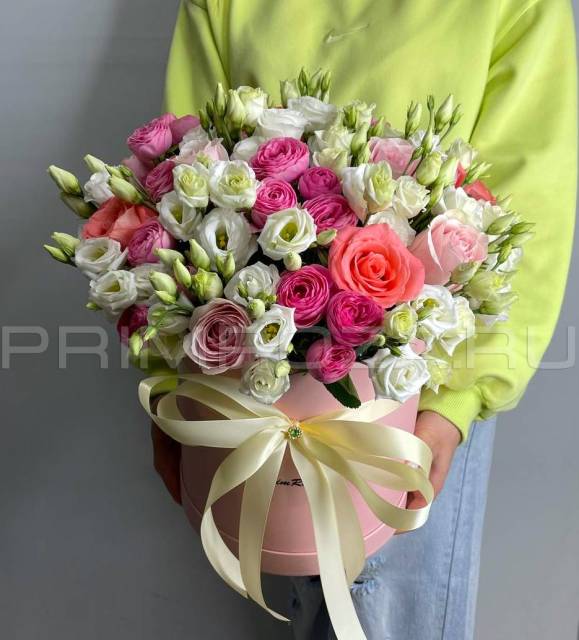 Mixed bouquet in a decorative box #R6027