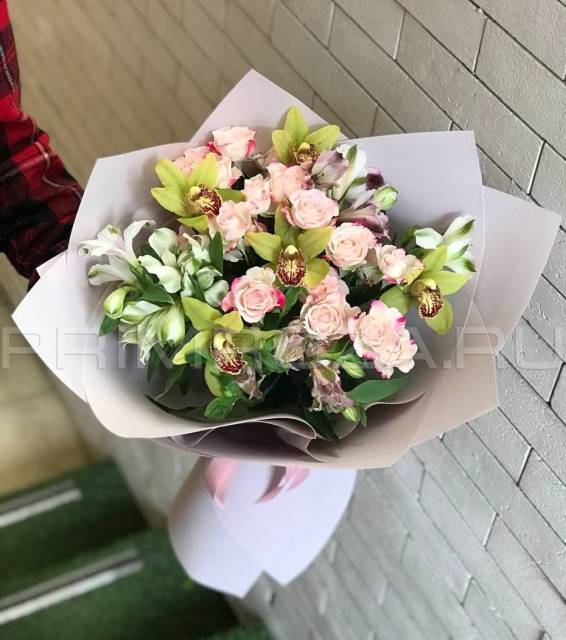 Prefabricated bouquet with bush rose #A3025