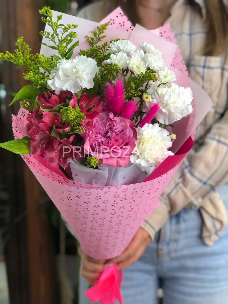 Букет с пионовидной розой Flowers delivery Vladivostok