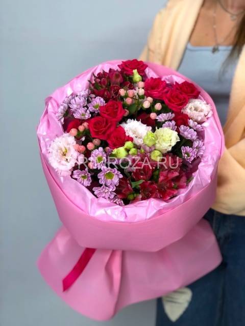 Букетиз кустовых роз и сантини #7412