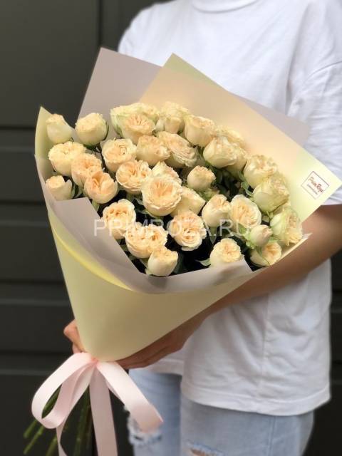Букет из 9 кустовых пионовидных роз #6672