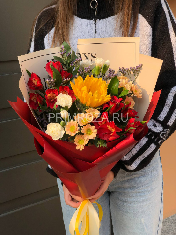 Сборный букет с подсолнухом #О7890 Flowers delivery Vladivostok