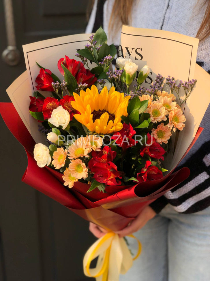 Сборный букет с подсолнухом #О7890 Flowers delivery Vladivostok