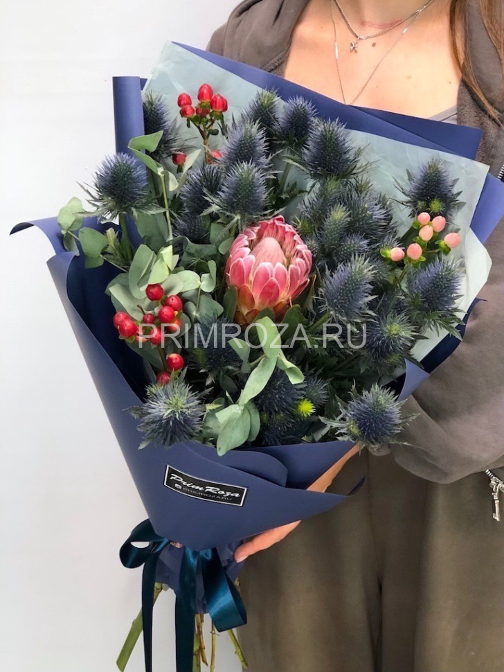 Букет с протеей и эрингиумом Flowers delivery Vladivostok