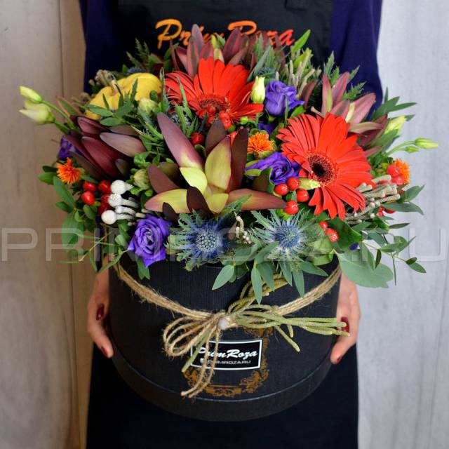 Mixed bouquet in a decorative box #A4319