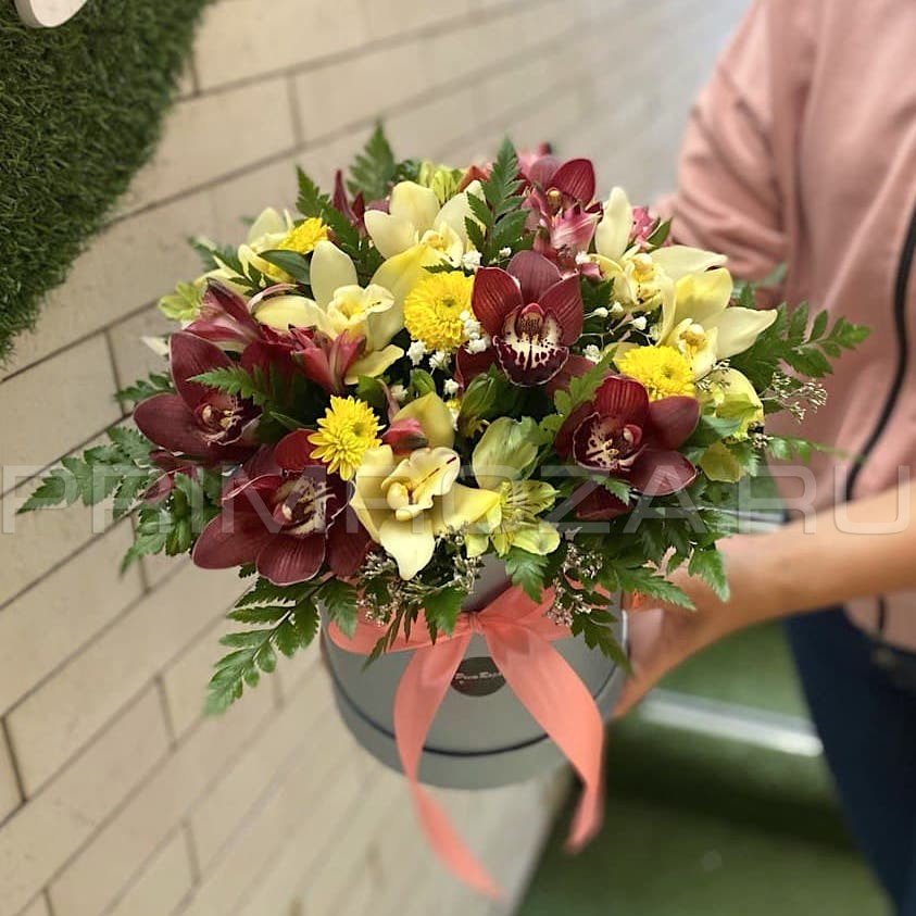 Prefabricated bouquet in a decorative box #A9253 Flowers delivery Vladivostok