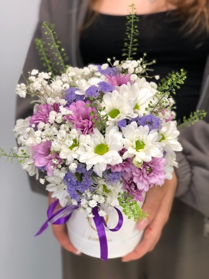 Букет-комплимент в декоративной коробке  Flowers delivery Vladivostok