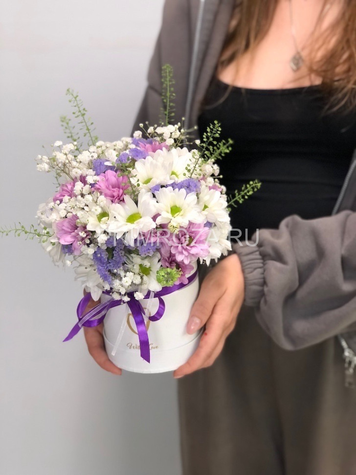 Букет-комплимент в декоративной коробке  Flowers delivery Vladivostok