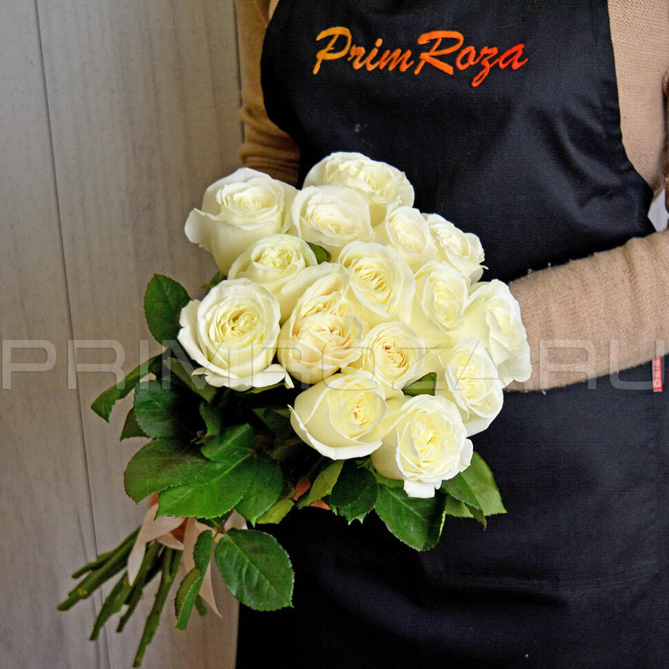 15 white roses #R1522 Flowers delivery Vladivostok