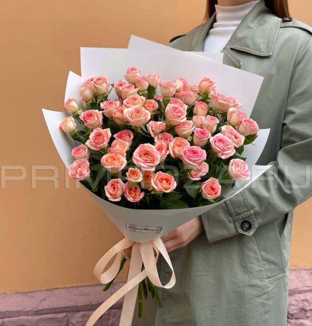 Bouquet of bush roses 