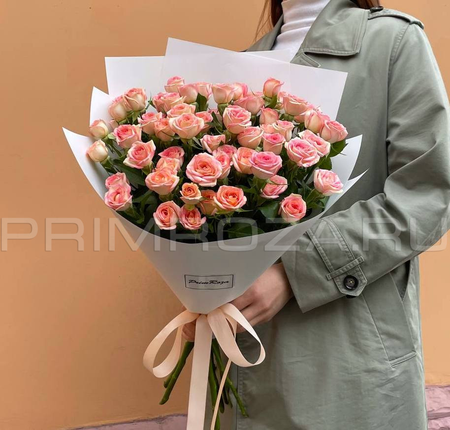 Bouquet of bush roses 