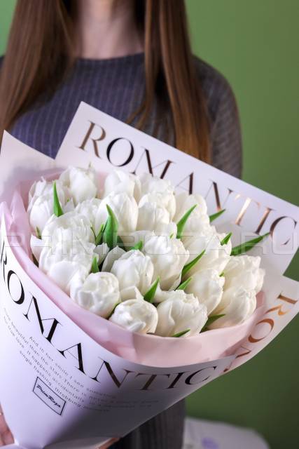 Bouquet of white tulips  