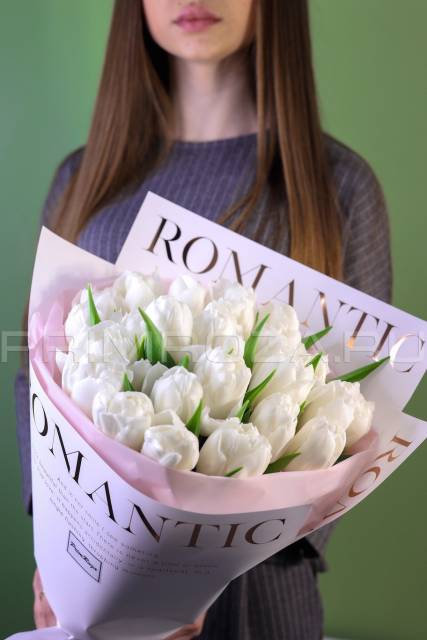 Bouquet of white tulips  