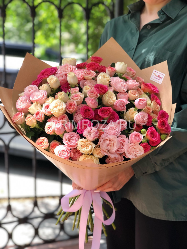 Букет из 25 кустовых роз #R0056 3 Flowers delivery Vladivostok
