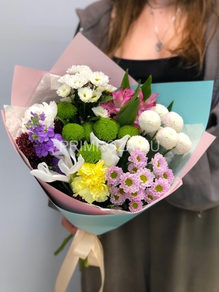 Букет из хризантем и белых ирисов №7318 Flowers delivery Vladivostok