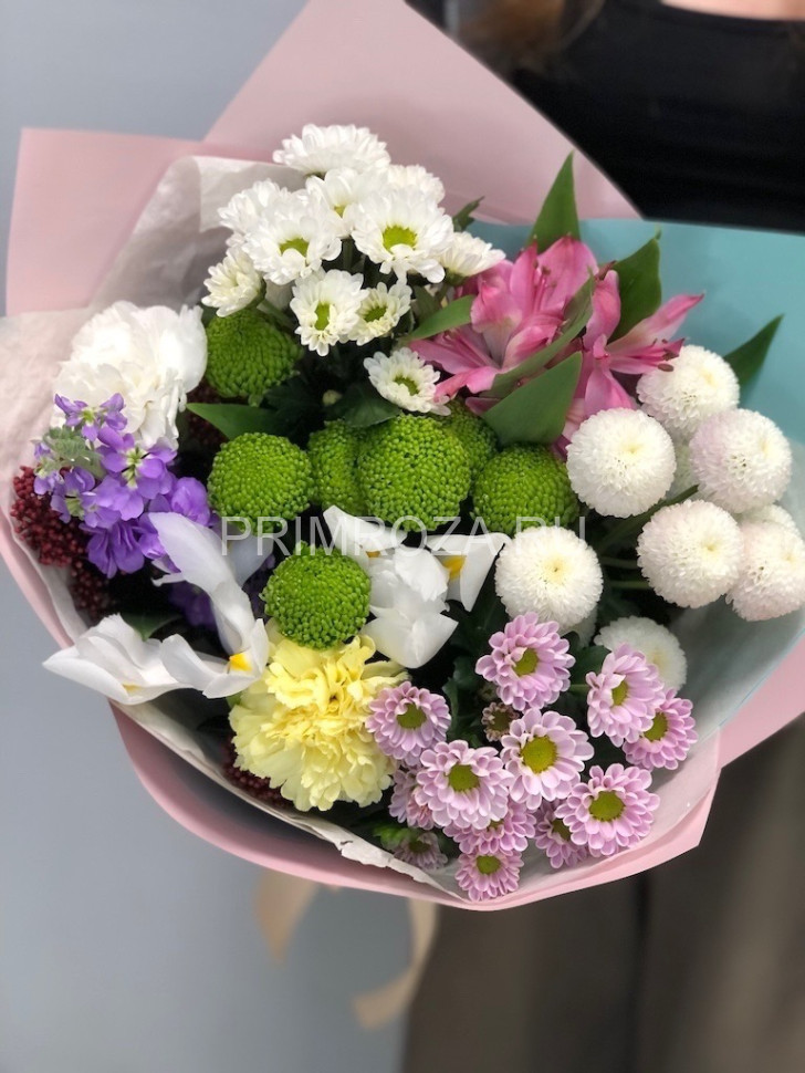 Букет из хризантем и белых ирисов №7318 Flowers delivery Vladivostok