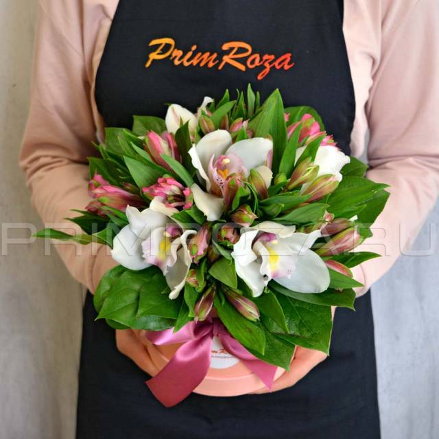 Mixed bouquet in a decorative box #A2817