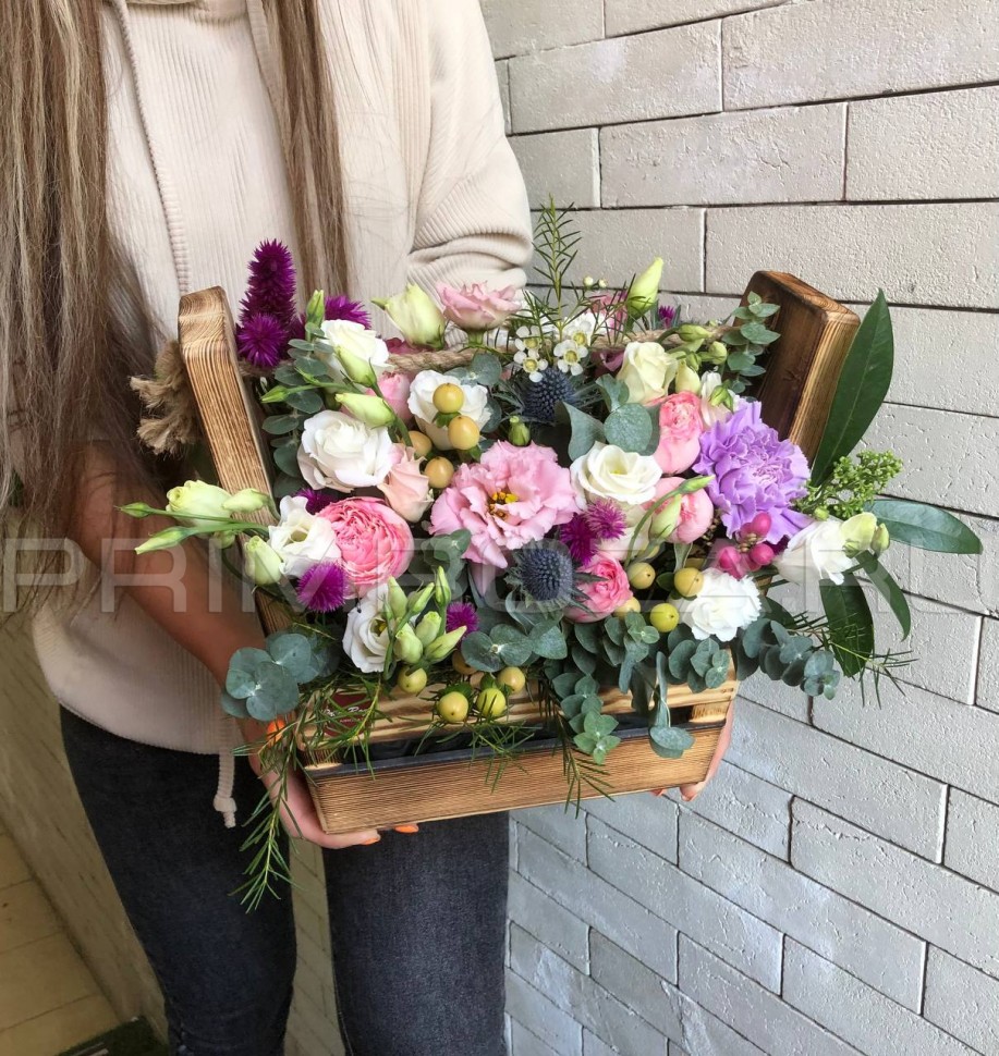 Prefabricated bouquet in a decorative box #A1555 Flowers delivery Vladivostok