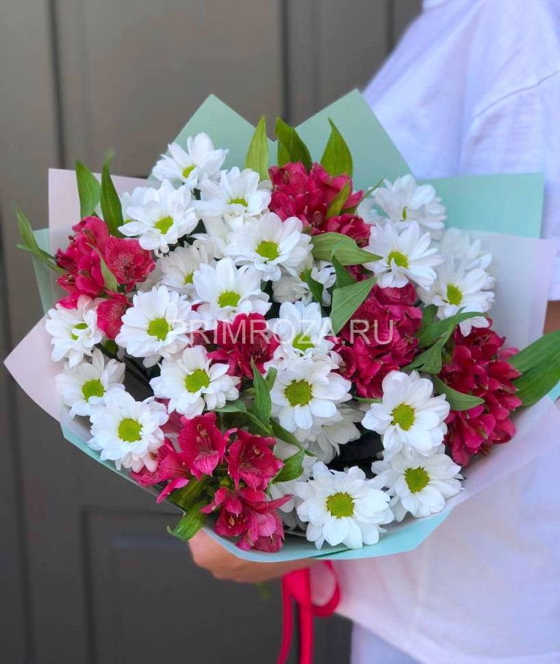 Букет с хризантемой и альстромерией Flowers delivery Vladivostok
